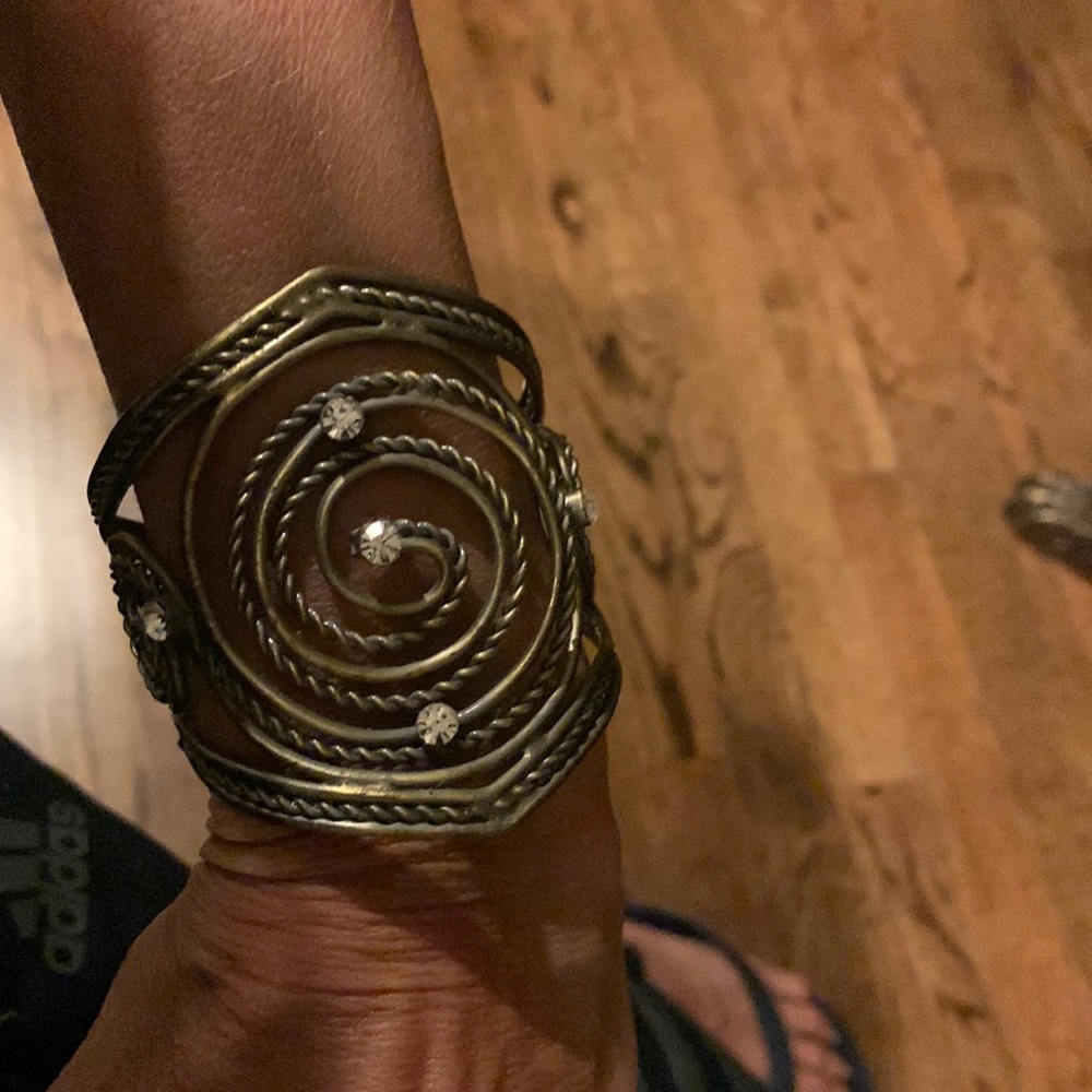 Cuff Bracelet gold and diamonds customs jewelry